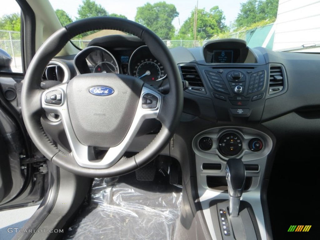 2014 Ford Fiesta SE Hatchback Charcoal Black Dashboard Photo #83841258