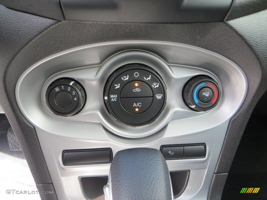 2014 Ford Fiesta SE Hatchback Controls Photo #83841336