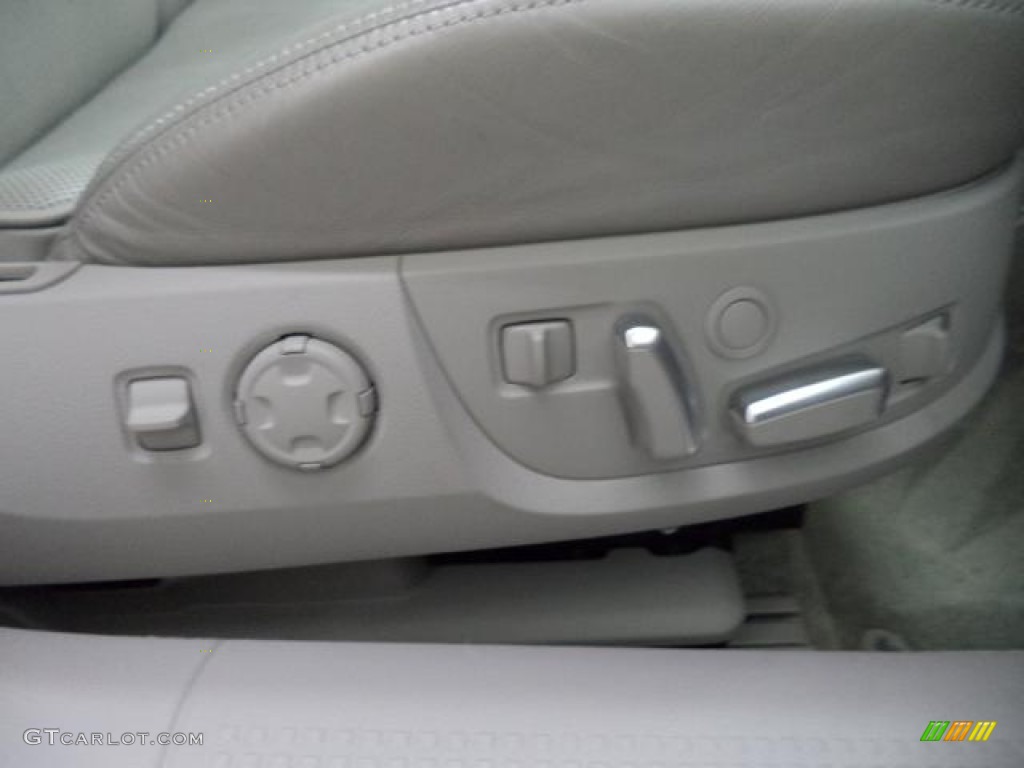 2007 A8 4.2 quattro - Light Silver Metallic / Platinum photo #32
