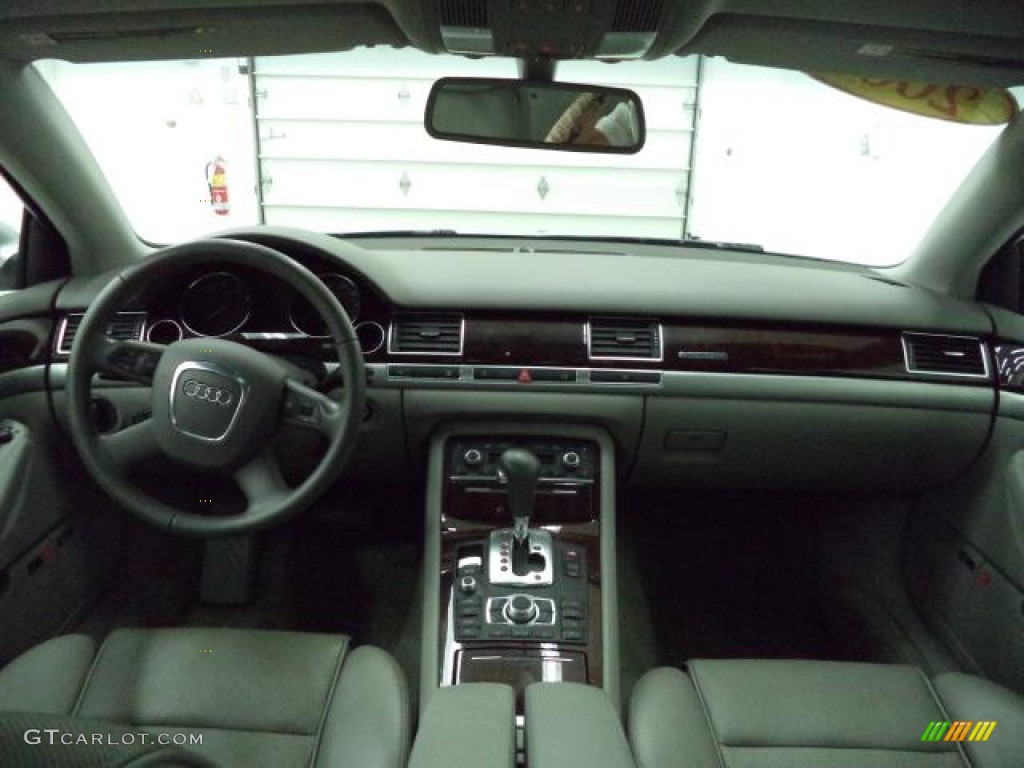 2007 A8 4.2 quattro - Light Silver Metallic / Platinum photo #34