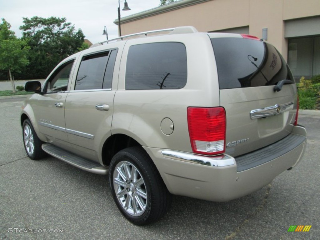 2008 Aspen Limited 4WD - Light Sandstone Metallic / Light Graystone photo #5