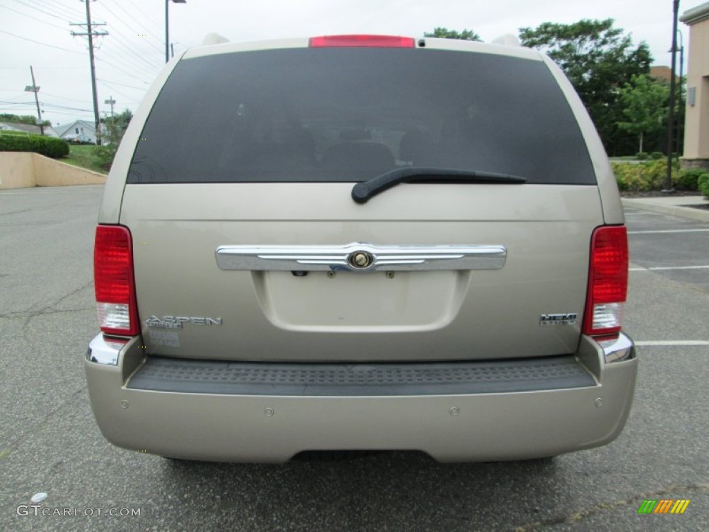 2008 Aspen Limited 4WD - Light Sandstone Metallic / Light Graystone photo #6