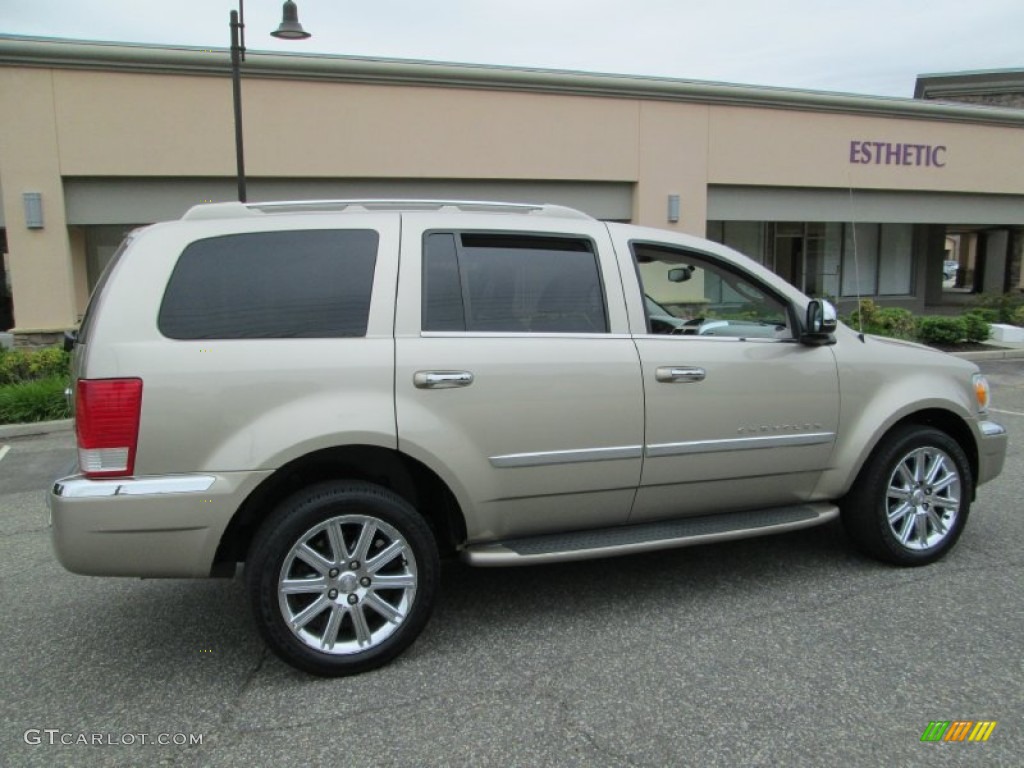 2008 Aspen Limited 4WD - Light Sandstone Metallic / Light Graystone photo #8