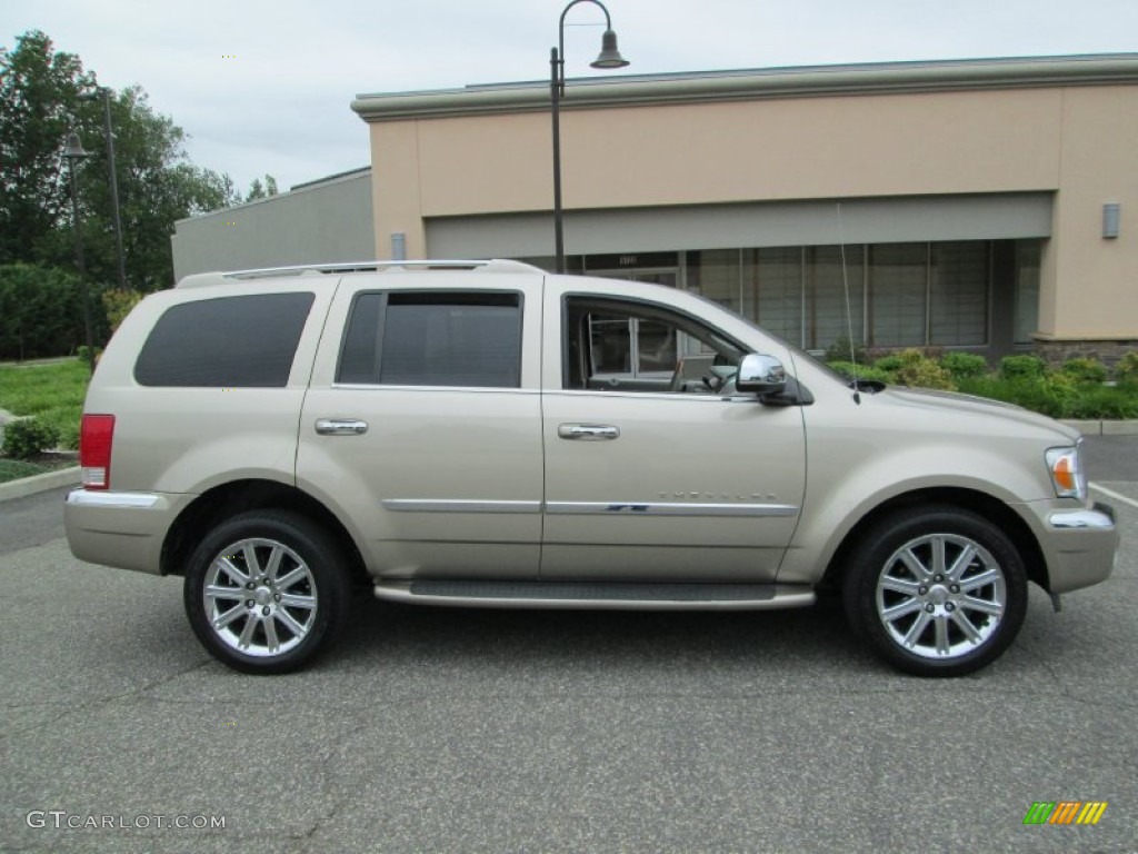 2008 Aspen Limited 4WD - Light Sandstone Metallic / Light Graystone photo #9