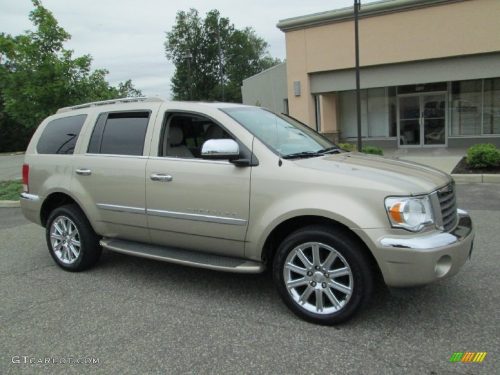 2008 Aspen Limited 4WD - Light Sandstone Metallic / Light Graystone photo #10