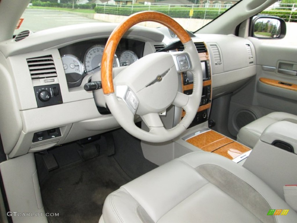 2008 Aspen Limited 4WD - Light Sandstone Metallic / Light Graystone photo #15