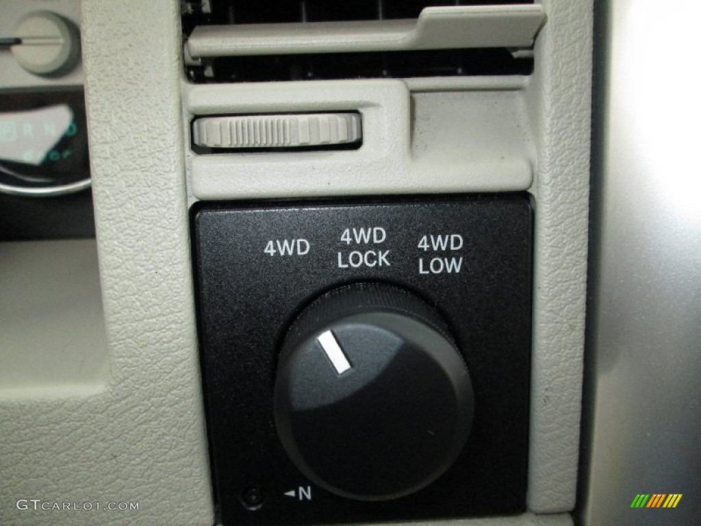 2008 Aspen Limited 4WD - Light Sandstone Metallic / Light Graystone photo #24