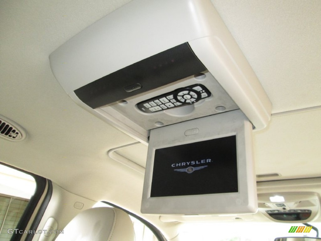 2008 Aspen Limited 4WD - Light Sandstone Metallic / Light Graystone photo #27