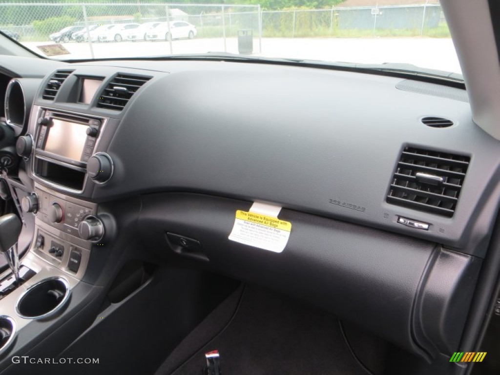 2013 Highlander SE - Black / Black photo #16