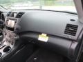 2013 Black Toyota Highlander SE  photo #16