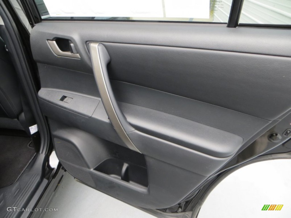 2013 Highlander SE - Black / Black photo #18