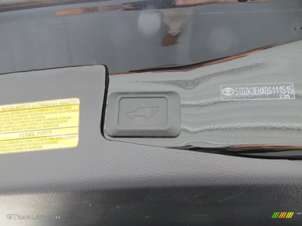 2013 Highlander SE - Black / Black photo #22