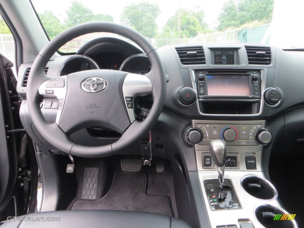 2013 Highlander SE - Black / Black photo #28