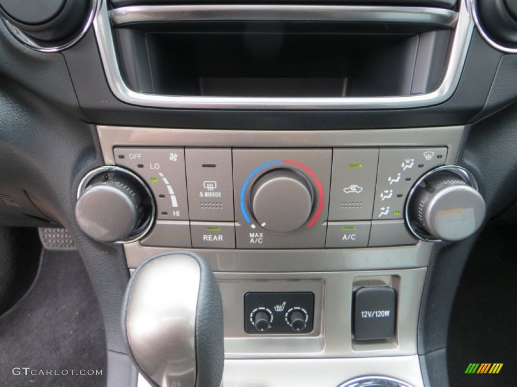 2013 Highlander SE - Black / Black photo #30