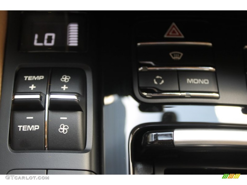 2013 Porsche Cayenne S Controls Photo #83849664
