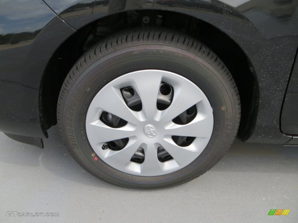 2013 Toyota Prius c Hybrid One Wheel Photos