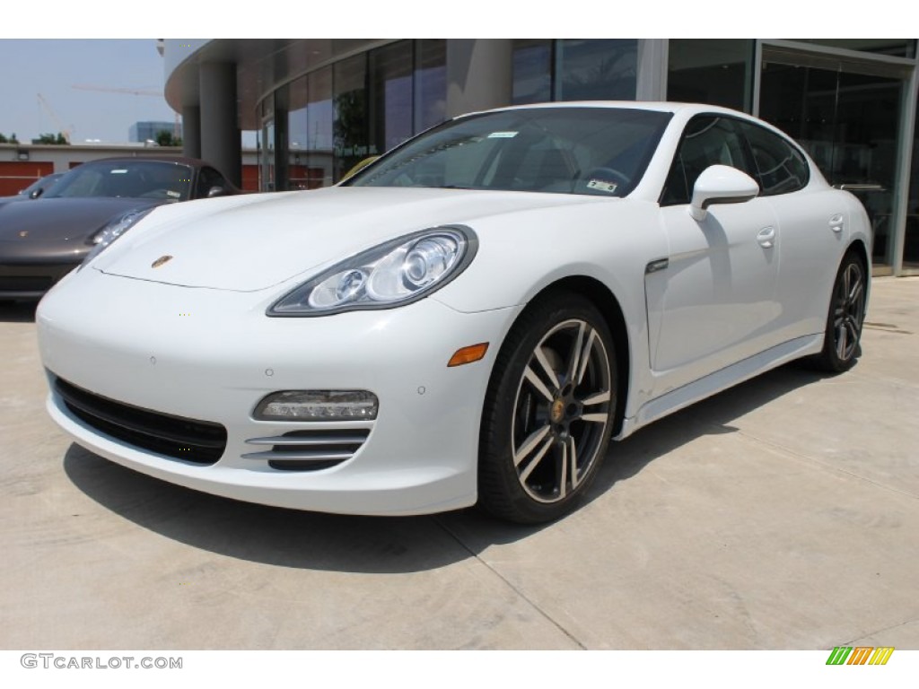 2013 Porsche Panamera 4 Exterior Photos