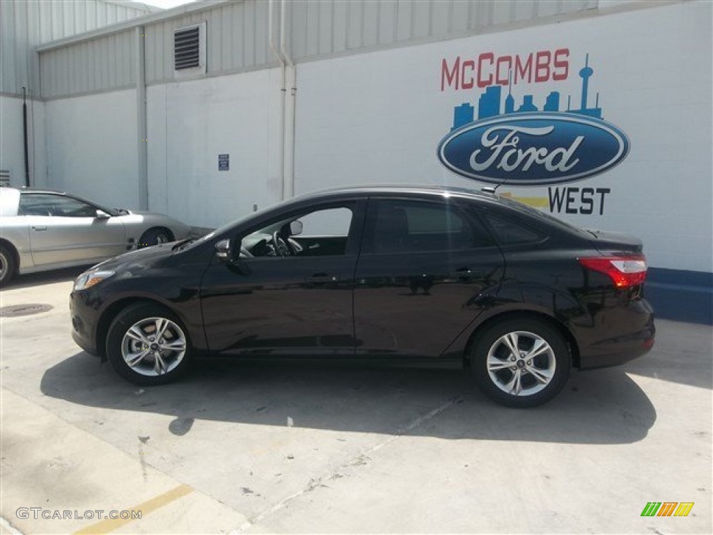 2013 Focus SE Sedan - Tuxedo Black / Charcoal Black photo #3