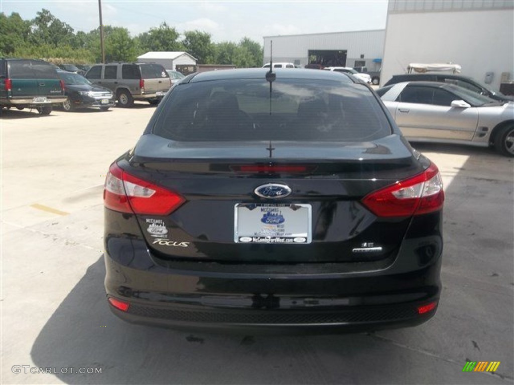 2013 Focus SE Sedan - Tuxedo Black / Charcoal Black photo #5