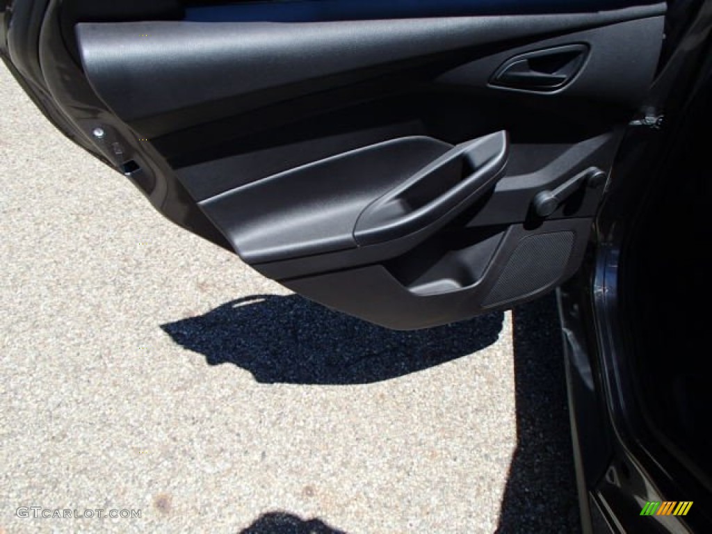2014 Focus S Sedan - Sterling Gray / Charcoal Black photo #13
