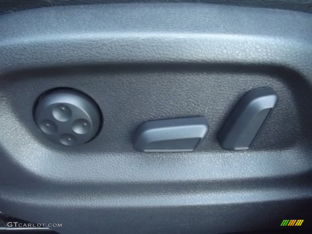 2011 Q5 2.0T quattro - Brilliant Black / Black photo #24