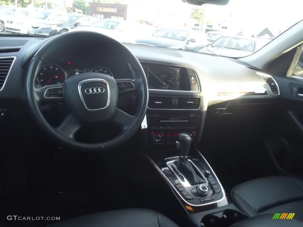 2011 Q5 2.0T quattro - Brilliant Black / Black photo #48