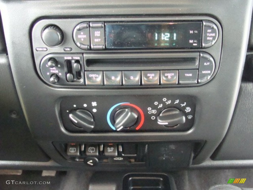 2004 Wrangler Sport 4x4 - Black / Dark Slate Gray photo #11