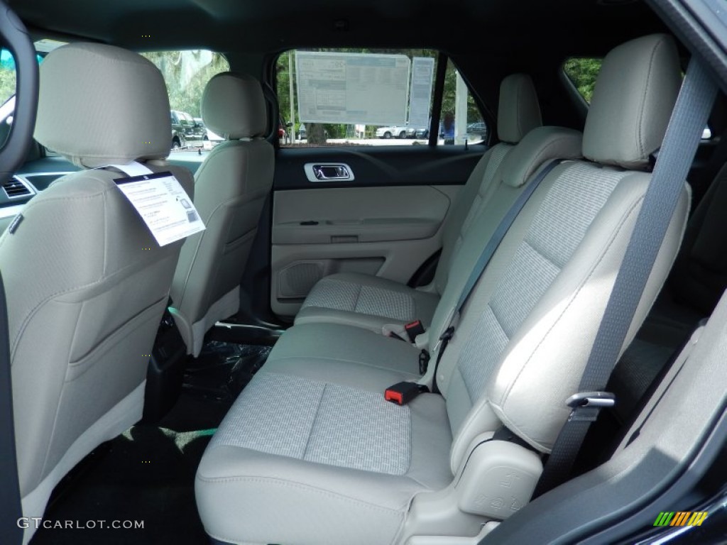 2014 Ford Explorer XLT Rear Seat Photo #83861376