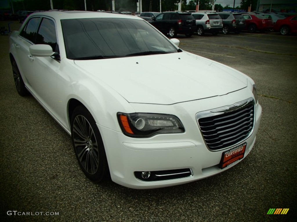 2013 300 S V8 - Bright White / Black photo #3