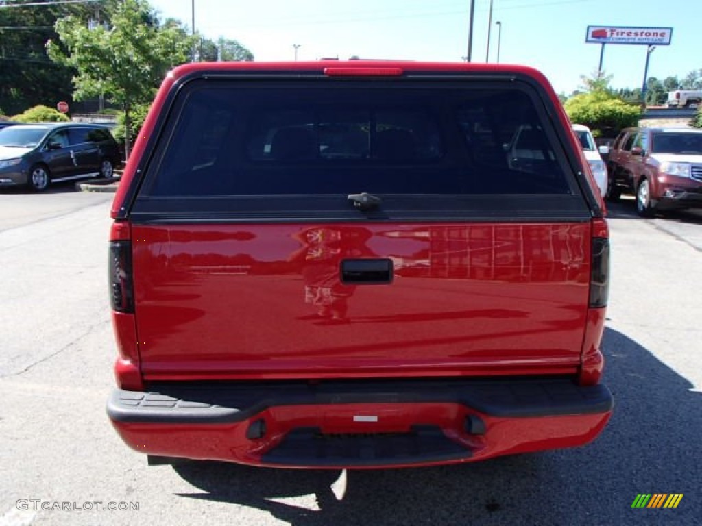 2001 Sonoma SLS Extended Cab 4x4 - Fire Red / Pewter photo #6