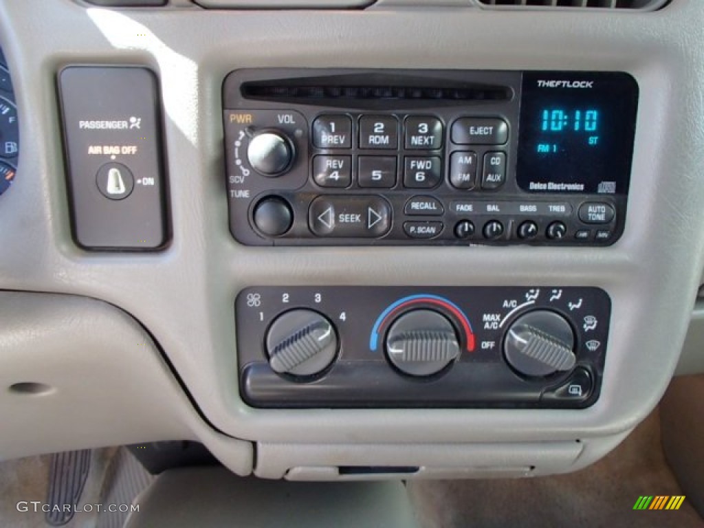 2001 GMC Sonoma SLS Extended Cab 4x4 Controls Photo #83865882