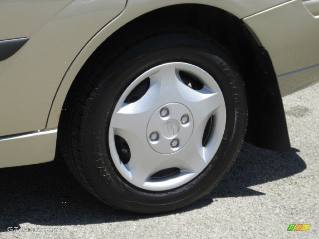 2002 Focus LX Sedan - Fort Knox Gold / Medium Graphite photo #3