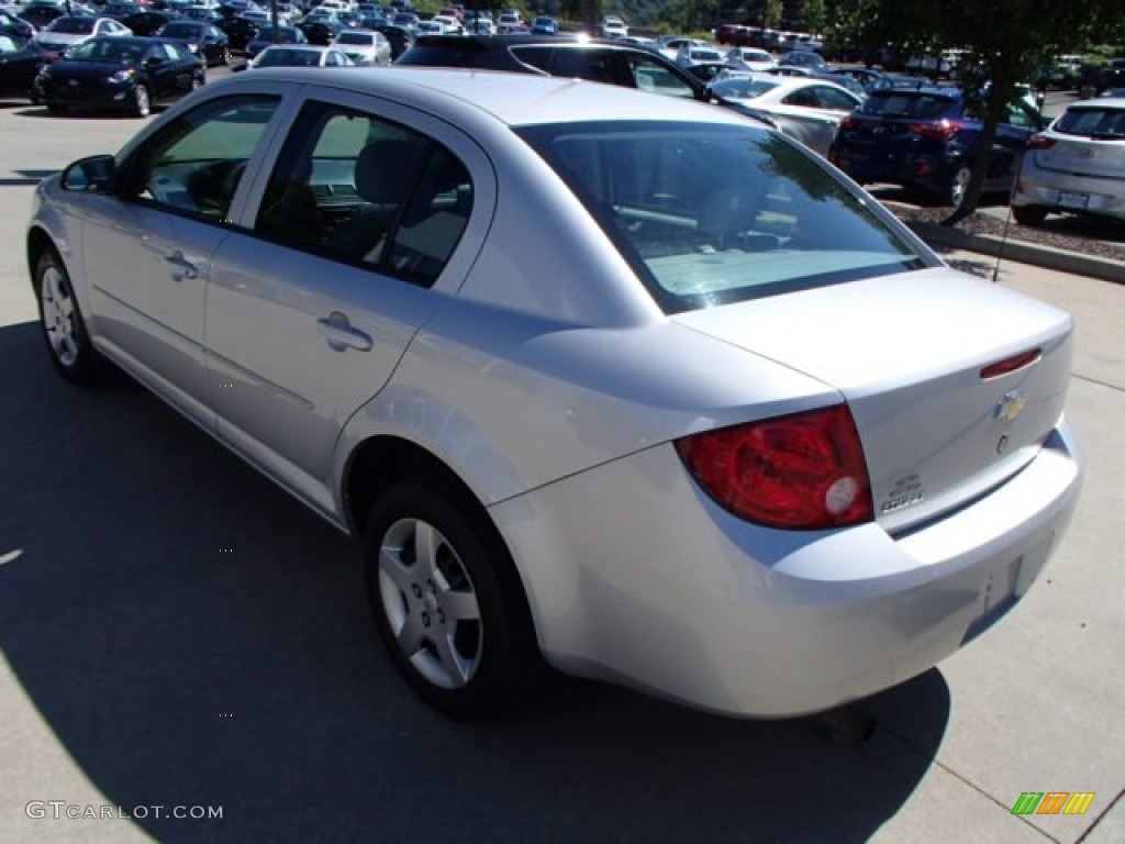 2005 Cobalt Sedan - Ultra Silver Metallic / Gray photo #6