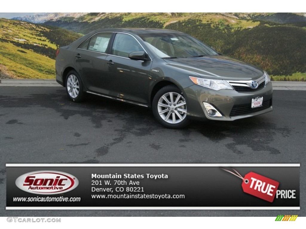 2013 Camry Hybrid XLE - Cypress Green Metallic / Light Gray photo #1