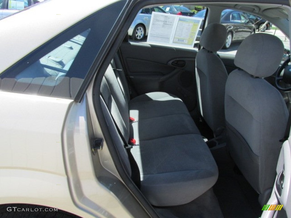 2002 Focus LX Sedan - Fort Knox Gold / Medium Graphite photo #11