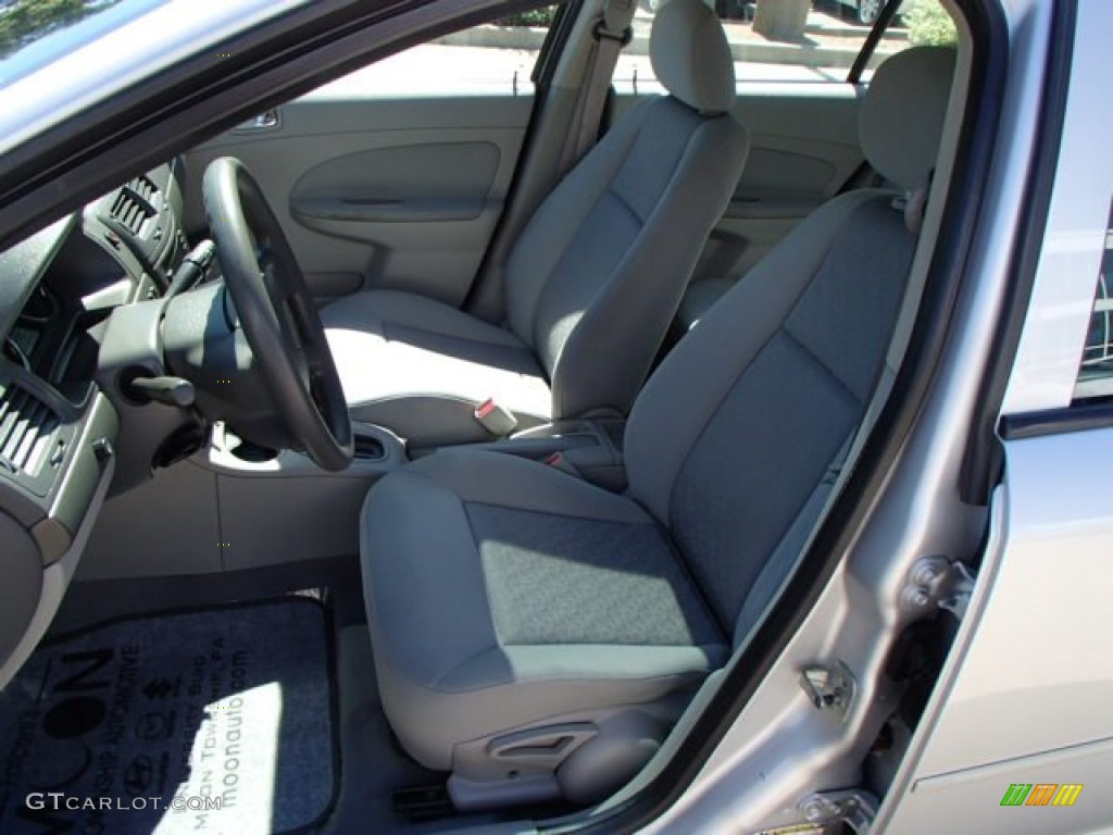 2005 Cobalt Sedan - Ultra Silver Metallic / Gray photo #10