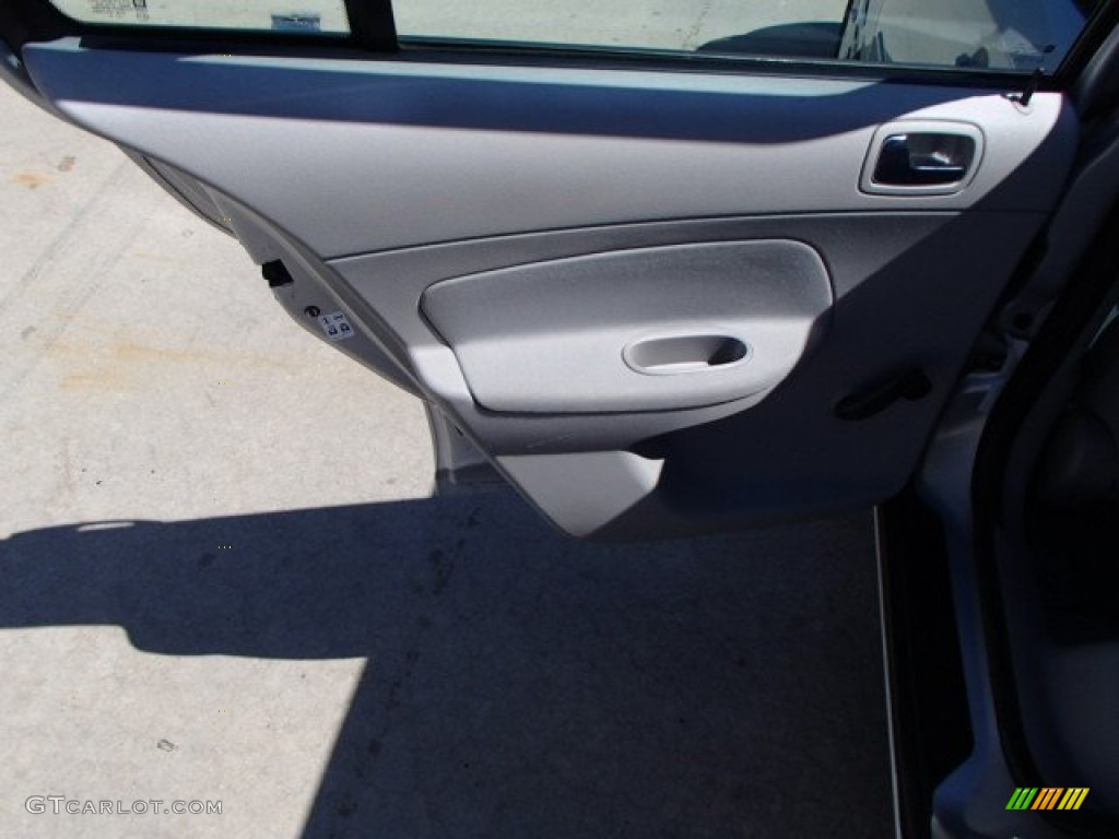2005 Cobalt Sedan - Ultra Silver Metallic / Gray photo #13