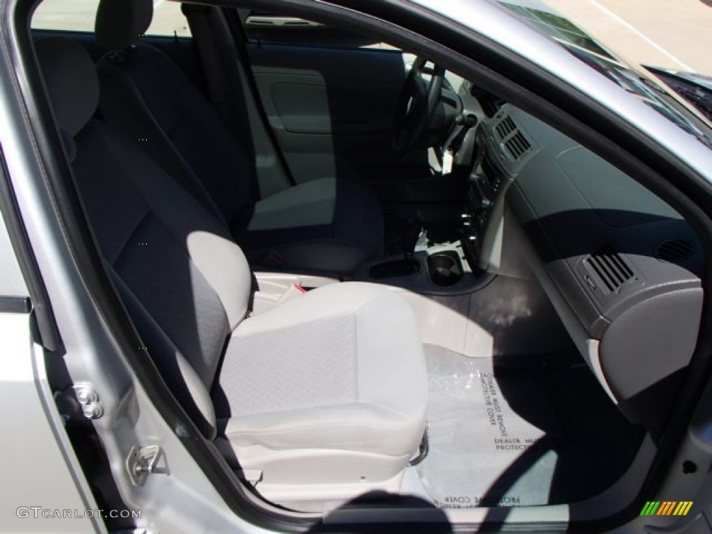 2005 Cobalt Sedan - Ultra Silver Metallic / Gray photo #16