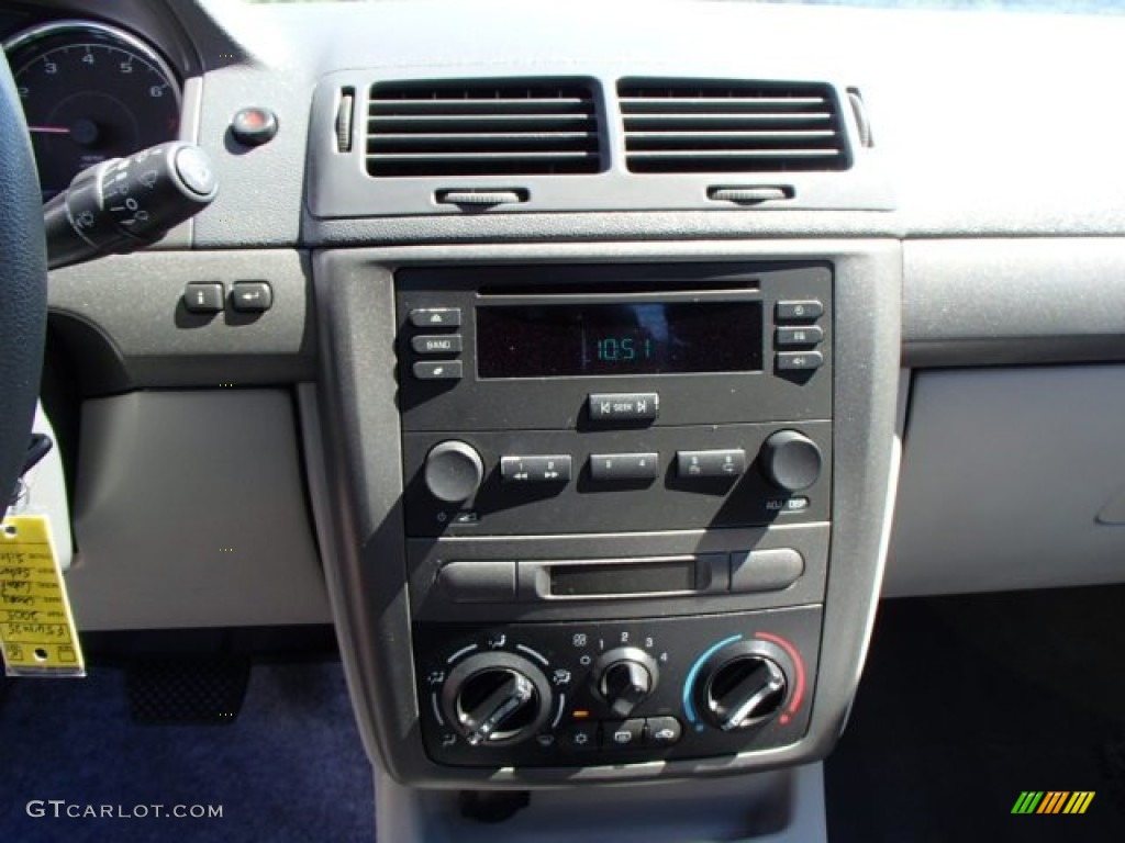 2005 Cobalt Sedan - Ultra Silver Metallic / Gray photo #19