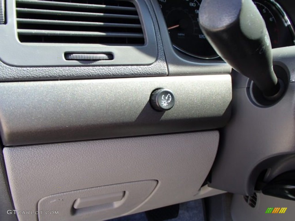 2005 Cobalt Sedan - Ultra Silver Metallic / Gray photo #23