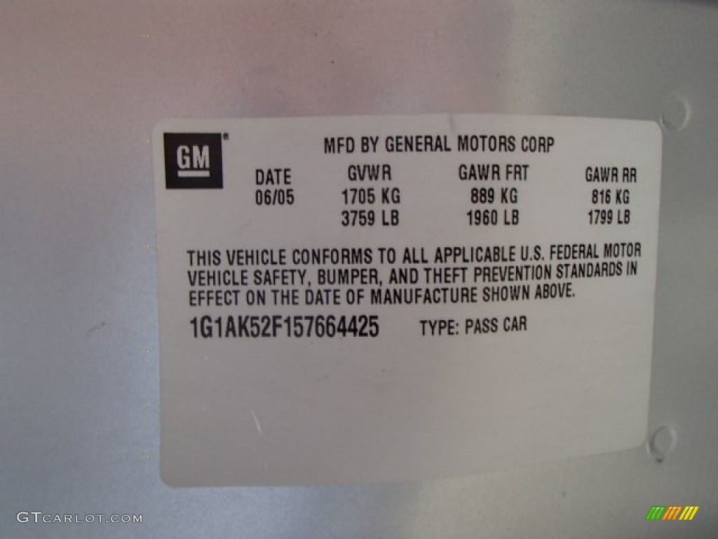 2005 Cobalt Sedan - Ultra Silver Metallic / Gray photo #25