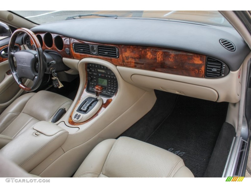 2003 Jaguar XJ XJR Oatmeal Dashboard Photo #83871102