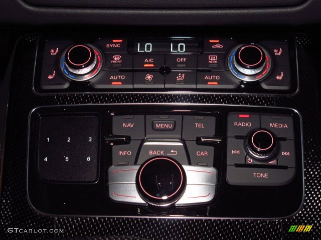 2014 Audi S8 quattro S Controls Photo #83877498