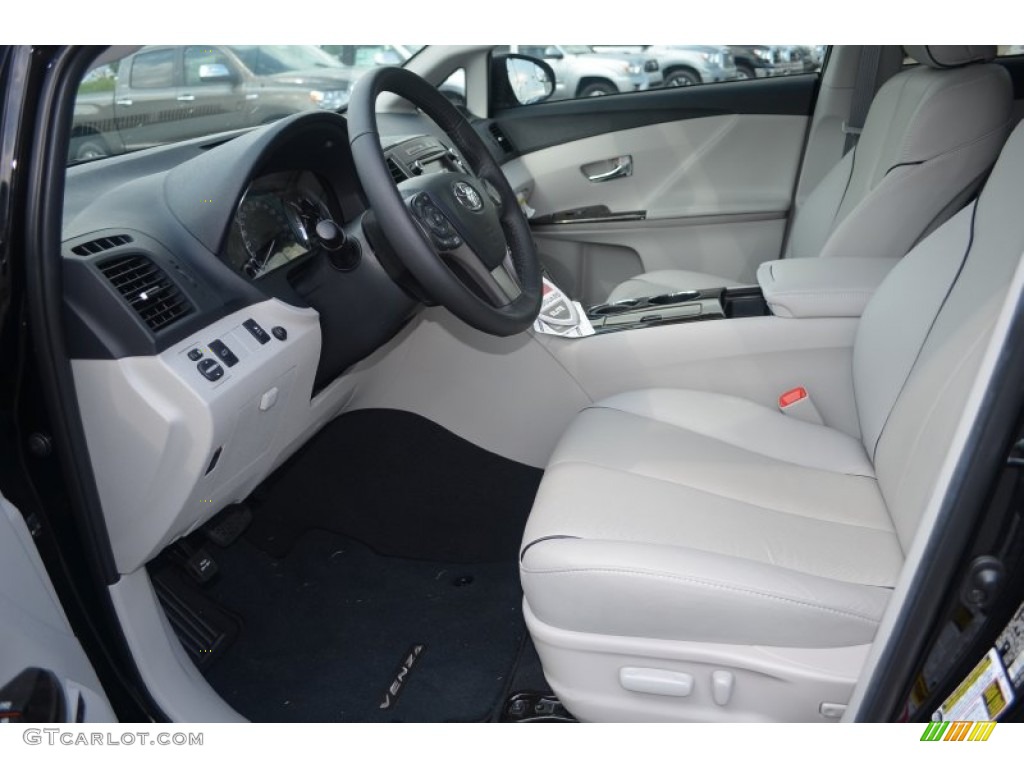 Light Gray Interior 2013 Toyota Venza Limited AWD Photo #83882178