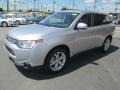 Cool Silver Metallic - Outlander SE Photo No. 3