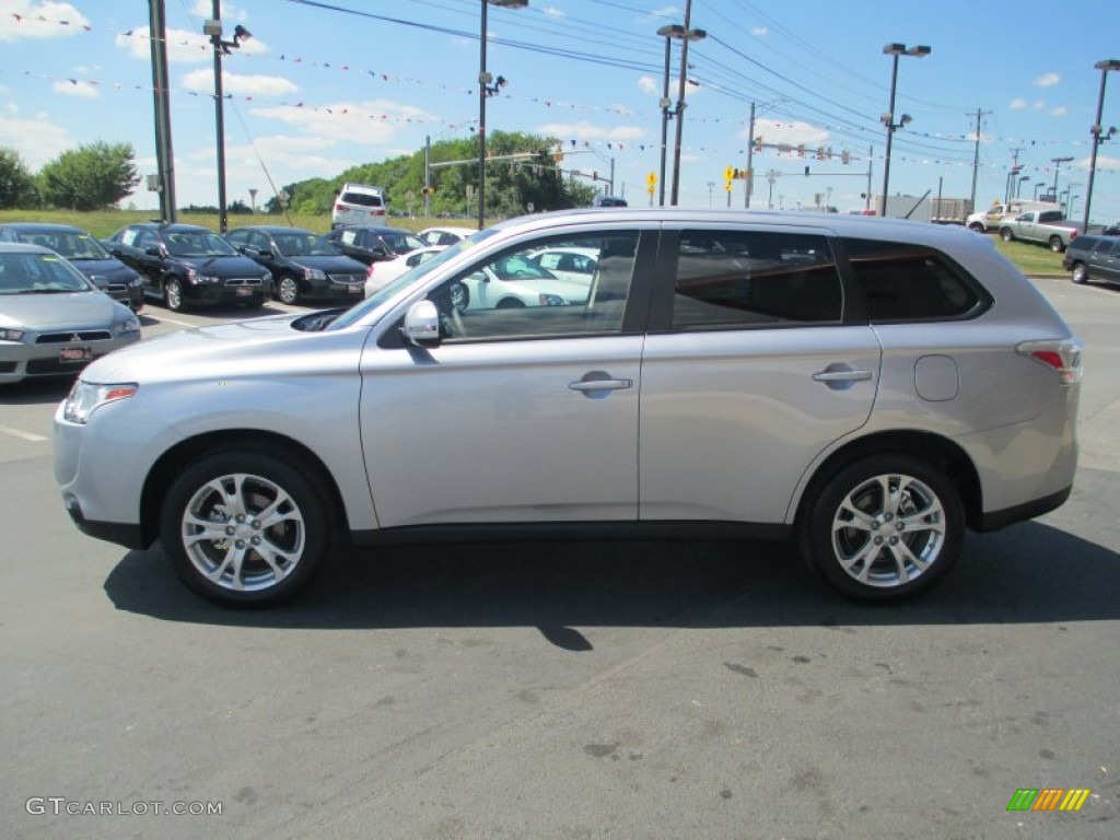 Cool Silver Metallic 2014 Mitsubishi Outlander SE Exterior Photo #83895545