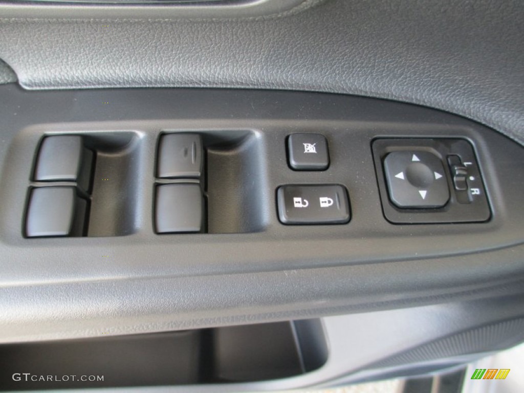 2014 Mitsubishi Outlander SE Controls Photo #83895685