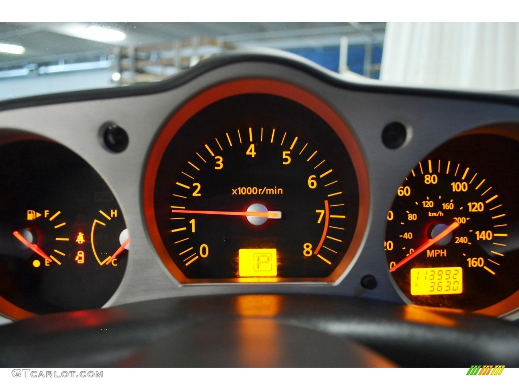 2004 350Z Enthusiast Coupe - Redline / Carbon Black photo #17