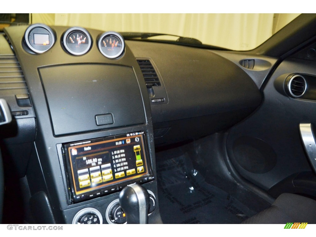 2004 350Z Enthusiast Coupe - Redline / Carbon Black photo #22