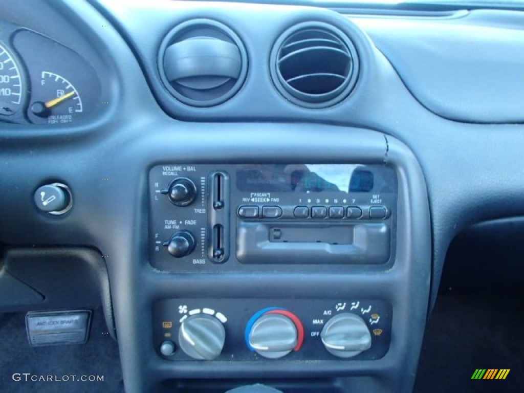 1998 Pontiac Grand Am GT Coupe Controls Photo #83903020
